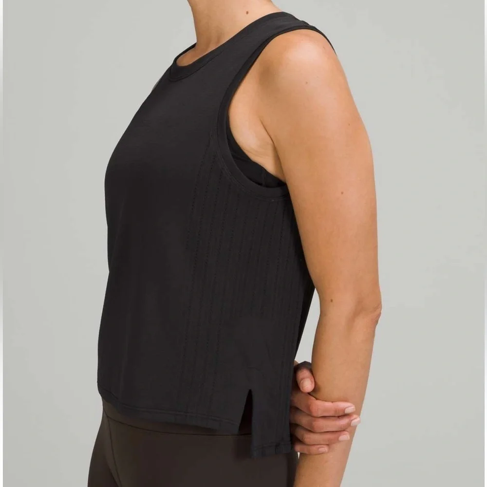 Lululemon train to be cropped Black tank Sleeveless Women's Top Sz? EUC